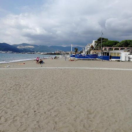 Music & Beach Lägenhet Savona Exteriör bild