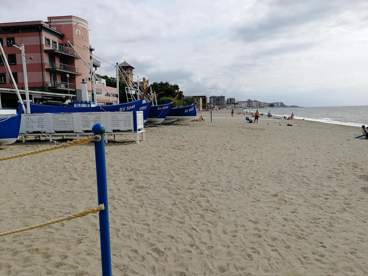 Music & Beach Lägenhet Savona Exteriör bild